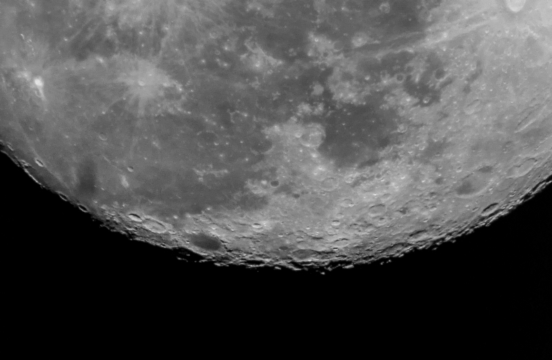 Mond 002